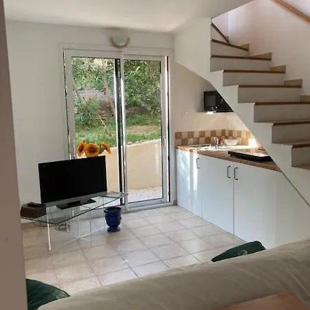 Bastidon, 5 People Near Beach, Sea View, Quiet Apartmán Le Lavandou