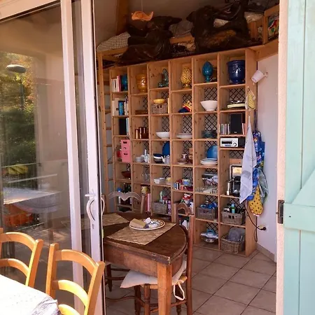 Bastidon, 5 People Near Beach, Sea View, Quiet Appartement Le Lavandou