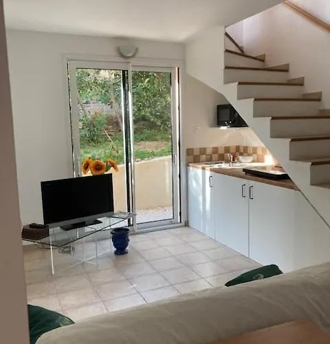 Bastidon, 5 People Near Beach, Sea View, Quiet Apartman Le Lavandou